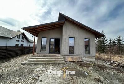 Casă cu 4 camere cu Teren 560 Mp în Girov - 1