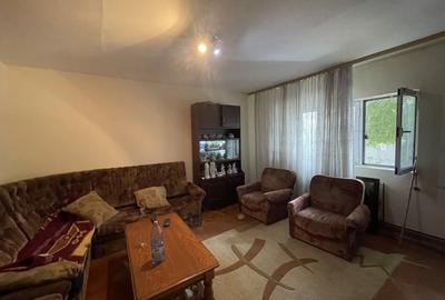 Apartament cu 3 camere si garaj, decomandat, parter