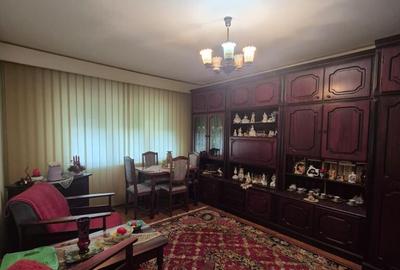Republicii, zona buna, 4 camere, etaj 1