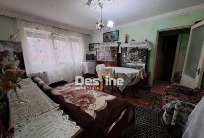 MIRCEA CEL BATRAN, Apartament 2 camere, semidecomandat, 63.900 Euro - 1