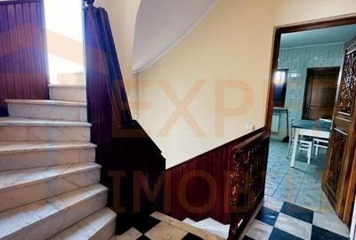 Casă cu 8 camere cu Canalizare în 13 Septembrie - 17