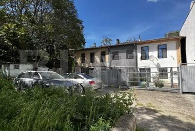 Casă cu 7 camere cu Teren 1030 Mp în Central