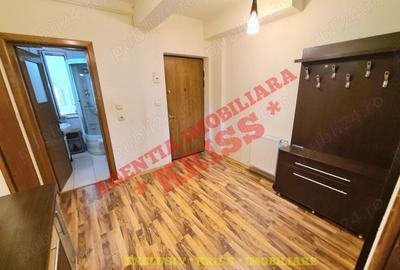Apartament cu 3 camere decomandat în Craiovei - 13
