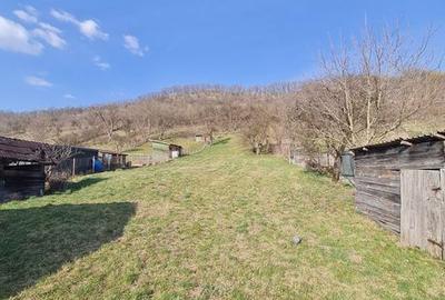 Teren de 1700 mp, în Bozeni