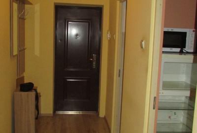 Apartament cu 3 camere semidecomandat în Zăvoi - 3