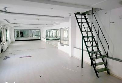Spațiu comercial, de 500 mp, în Central - 11
