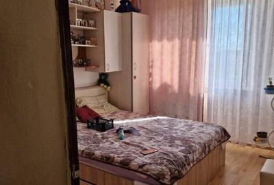Apartament cu 3 camere decomandat, mobilat în Apărătorii Patriei
