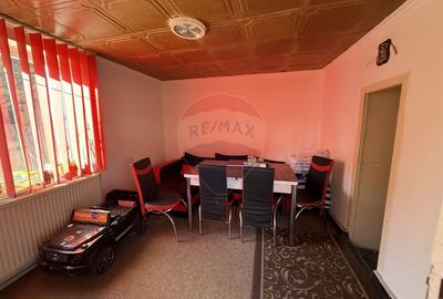 Casă cu 5 camere cu Teren 232 Mp în Central - 4