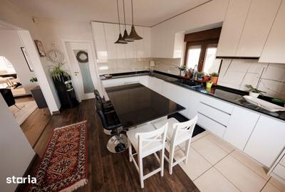 Casă cu 6 camere cu Teren 3700 Mp în Central - 16