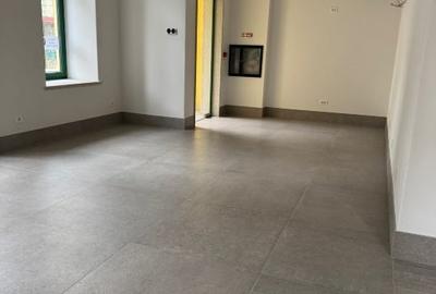 Spațiu comercial, de 95 mp, în Central - 3