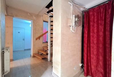 Casă cu 7 camere cu Canalizare în P-ța Unirii - 13