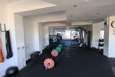 Spațiu comercial, de 202.35000610352 mp, în Central - 13