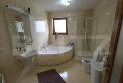 Casa de vanzare, 6 camere, 340 mp, cu 22 arii de teren, zona - 13