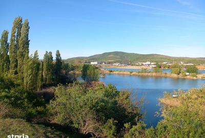 Teren de 11000 mp, în Ghioroc