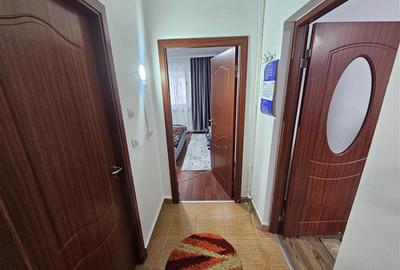 Apartament cu 3 camere semidecomandat, mobilat în Micro III - 11