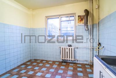 Apartament cu 3 camere semidecomandat în Ghencea