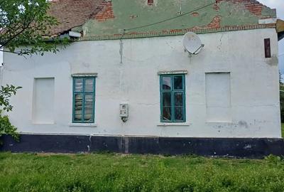 Casa ?i teren de vanzare - 1