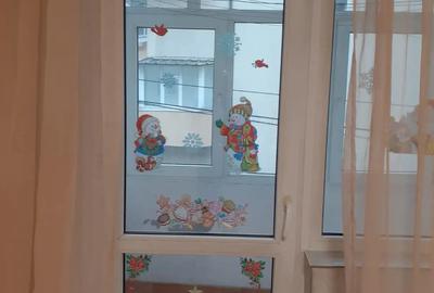 Proprietar inchiriez apartament cu trei camere semidecomandat - 2