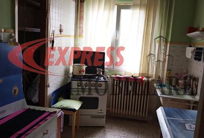 Titan, Nicolae Grigorescu, Postavarul, Parc IOR - 3