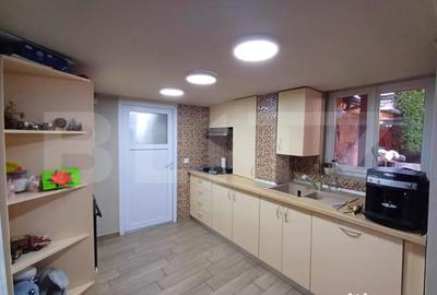 Casă cu 4 camere cu Teren 270 Mp în Central - 9