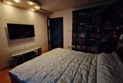 Apartament cu 4 camere decomandat în Micro 20