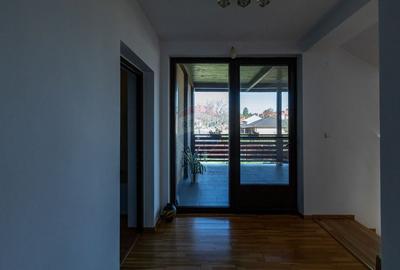 Casă cu 7 camere cu Teren 1617 Mp în Central - 40