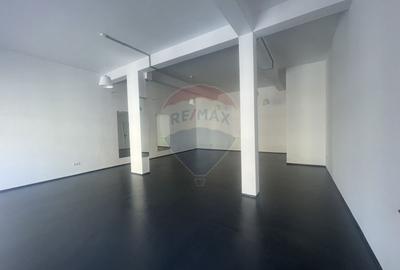 Spațiu comercial, de 71.690002441406 mp, în Florești - 2