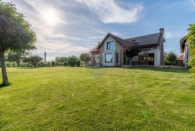 Proprietate exclusivista de vanzare: 2 case | 9 camere | 2000 mp teren - 25