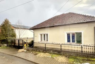 Casă cu 4 camere cu Teren 2770 Mp în Central - 8