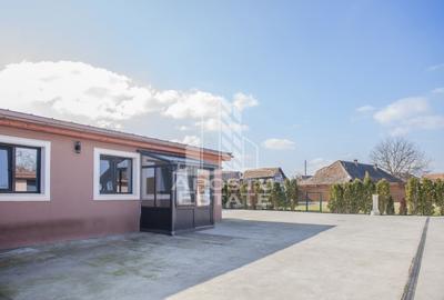 Vila,Piscina,teren fotbal,gradina,vegetatie - 10