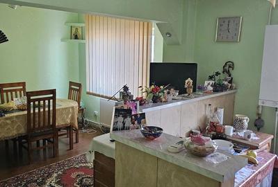 Apartament cu 4 camere decomandat în Central - 2