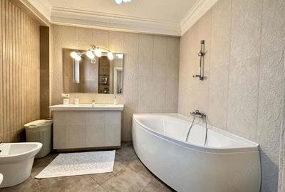 Apartament cu 3 camere decomandat în Vitan