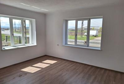Casă cu 3 camere decomandat în Strei - 6
