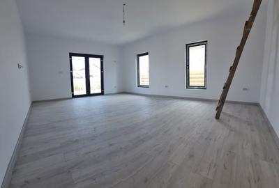 Casă cu 3 camere cu Teren 300 Mp în Central - 2