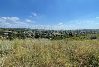 Teren Construcții intravilan de 660 mp, în Bucium