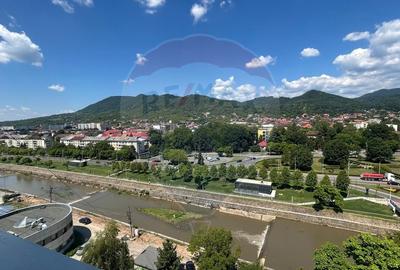 APARTAMENT CU PRIVELISTE IN ZONA ULTRACENTRALA - 2