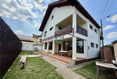Casa cu 4 camere de inchiriat, zona Semicentral