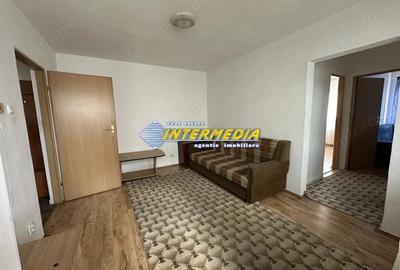 OKAZIE ! Apartament 4 camere modificat in 3 bucatarie mare balcon centrala termopane CETATE OKAZIE ! Apartament 4 camere modificat in 3 bucatarie mare balcon centrala termopane CETATE - 3