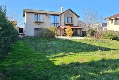 Casă cu 10 camere cu Teren 1300 Mp în Central - 1