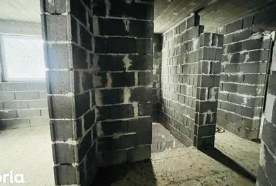 Casă cu 7 camere cu Teren 700 Mp în Central - 15