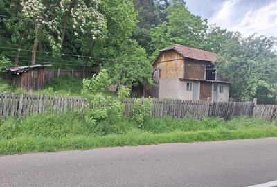 Casă cu 2 camere cu Teren 350 Mp în Cătina - 6