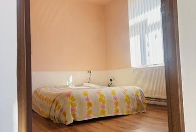 Apartament la curte comuna cu doua intrari - 3