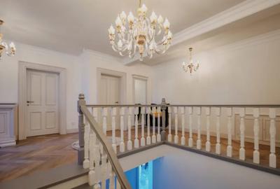 Casă cu 8 camere cu Teren 11880 Mp în Horodnic - 2