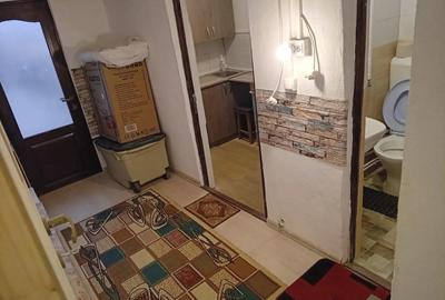 Ofer spre inchiriere garsoniera la curte - 2