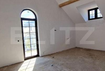 Casă cu 4 camere cu Teren 1000 Mp în Florești