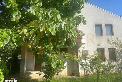 Casă cu 10 camere cu Teren 1000 Mp în Km 4 - 16