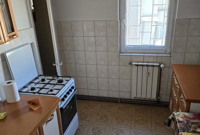 Apartament cu 2 camere semidecomandat în Mircea cel Bătrân