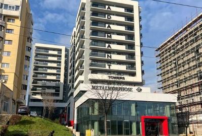 Apartament cu 7 camere decomandat în Nicolina