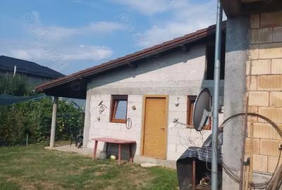 Casa la rosu cu teren 1000mp Rm.Valcea - 8