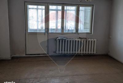 Apartament cu 3 camere decomandat în Periferie - 2